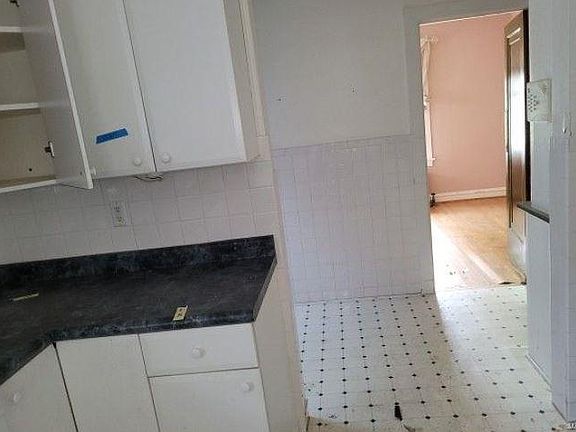 5th image of 8260 Glen Echo Dr
