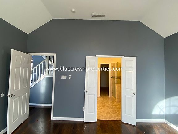 4th image of 1521 Hollow Oak Dr
