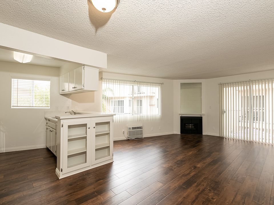 1st image of 1616 N Poinsettia Pl #302