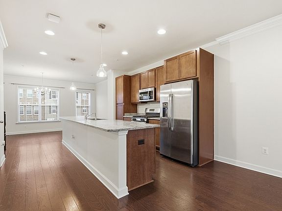 3rd image of 3042 Mia Ln