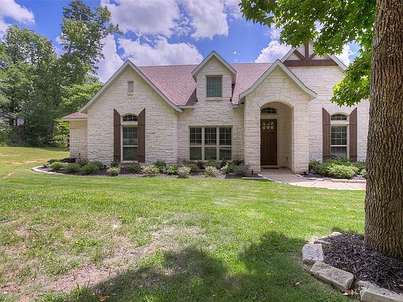 2nd image of 1466 River Oaks Dr
