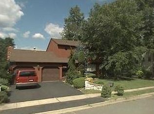 16 McKinley St, Edison, NJ 08820
