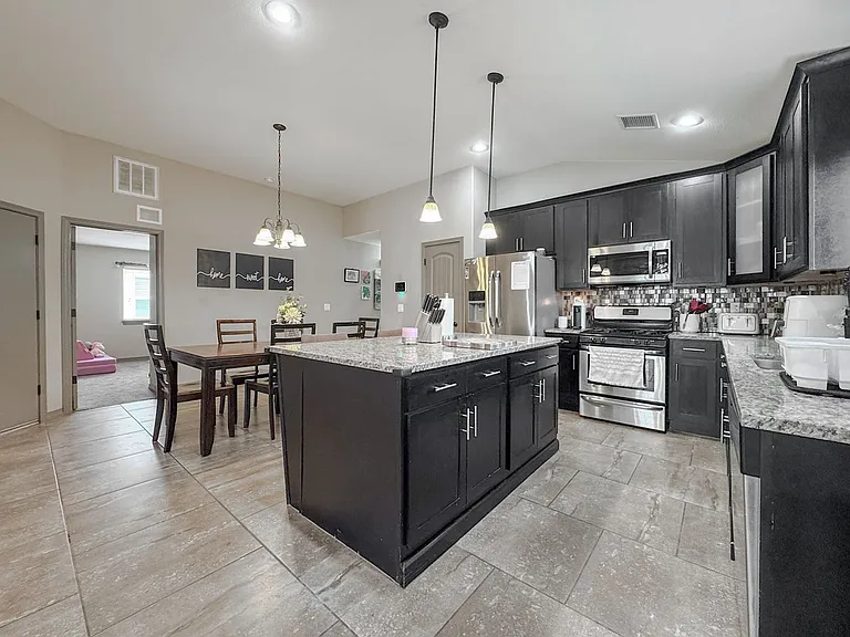 14816 Hunters Grove Ave — Photo 12