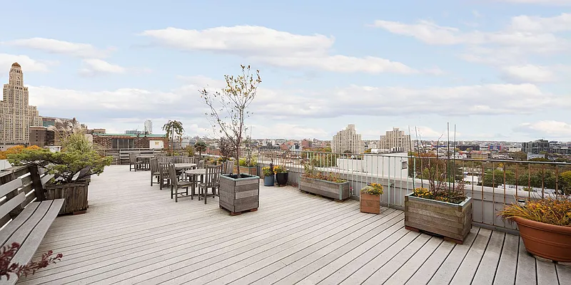 Sold by Compass | media 21