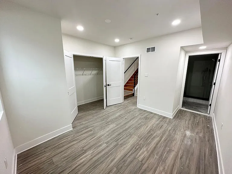 2520 E Tioga St — Photo 7