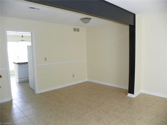 5th image of 337 D E Montcastle Dr