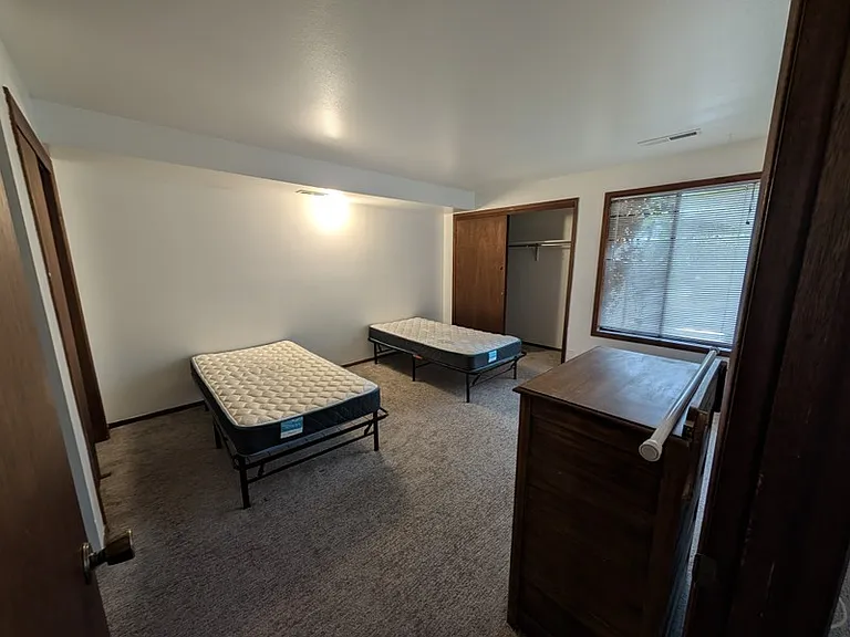 1091 Country Hills Dr — Photo 10