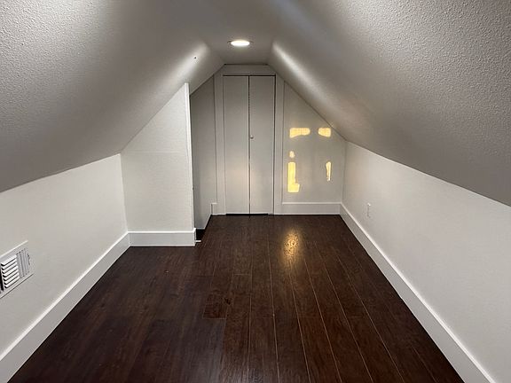 5th image of 250 Cosey St