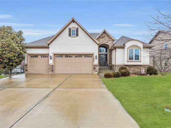 1850 NE Park Ridge Dr, Lees Summit, MO 64064