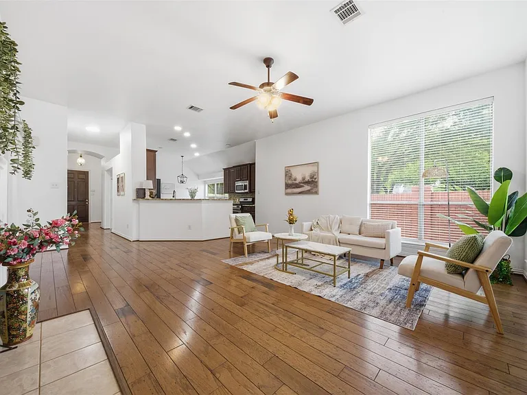4303 Wellington Grove Ln — Photo 6