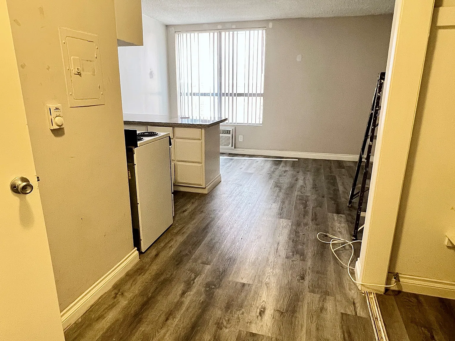 523 S Mariposa — Photo 3