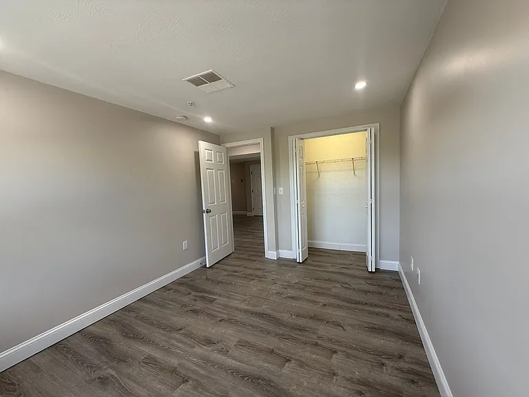Pondsview Apartments — Photo 64