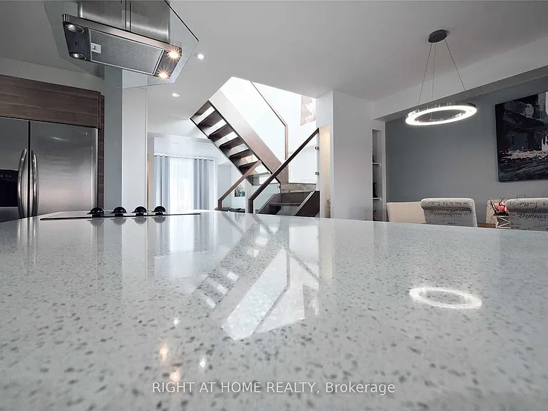 206 Gamma St — Photo 3