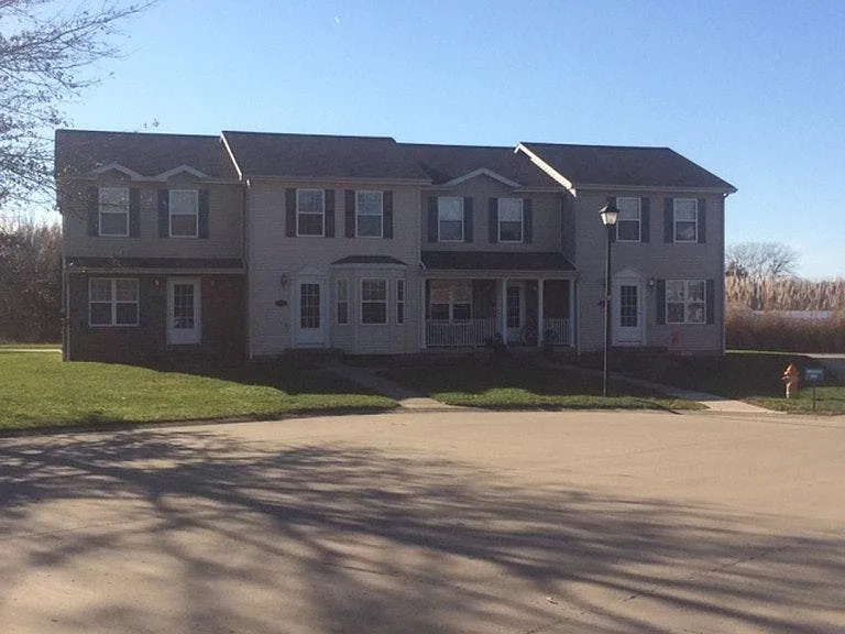 571 James Dr photo 1