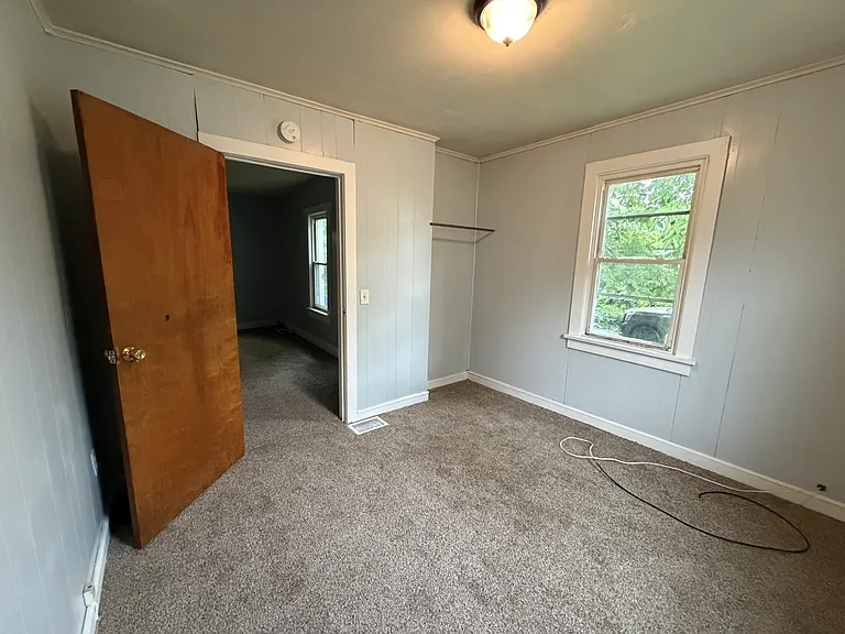 658 Bay St — Photo 4
