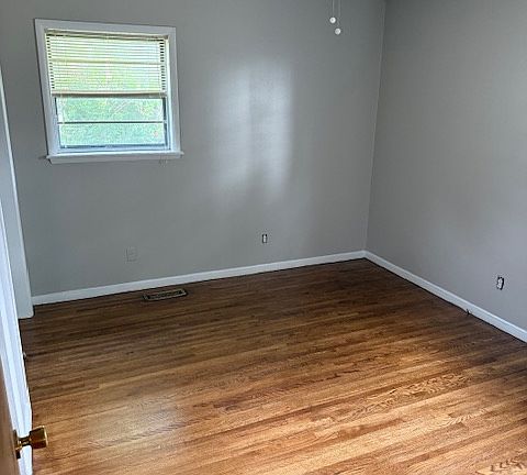 5th image of 1029 N Birch Ave
