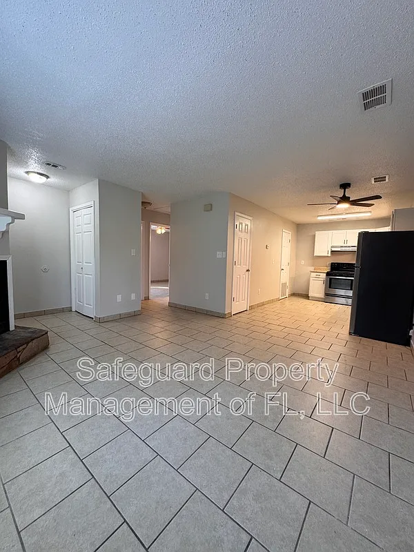 2 bed, 1.0 bath, 800 sqft, $1,075 — Photo 3