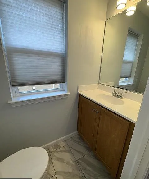 327 S Adams St — Photo 8