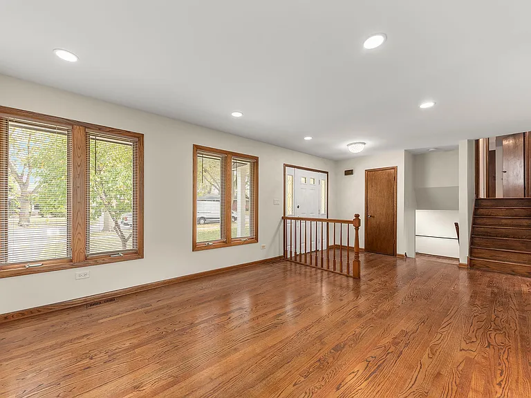 526 S 6th Ave — Photo 4