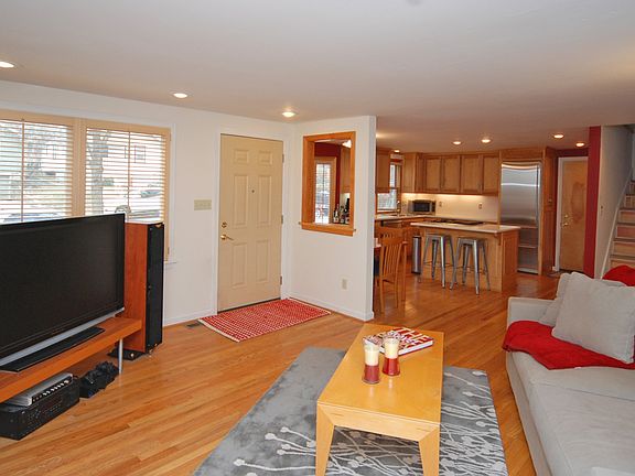 4th image of 4729 Holly St