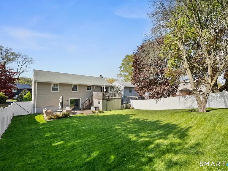 24 Heather Ln — Photo 2