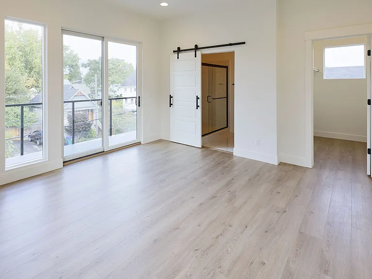 140 NE Sacramento St — Photo 40
