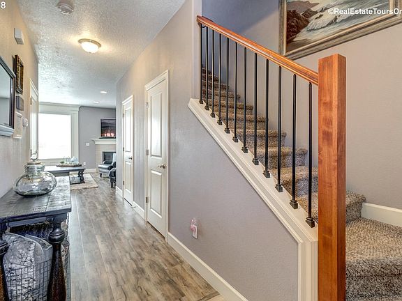 4th image of 2723 NE 100th St