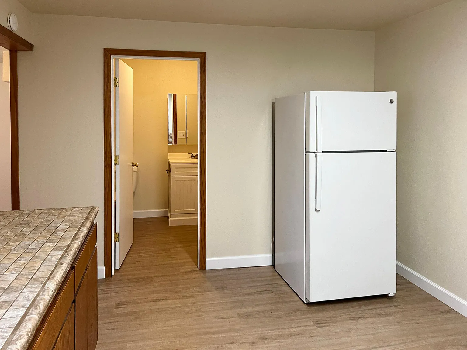 2 bed, 1100 sqft, $1,600 — Photo 4