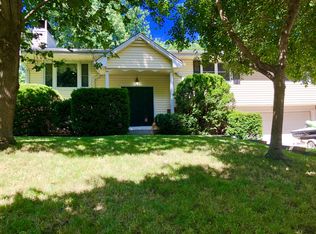 601 Driftwood Dr, Lincoln, NE 68510