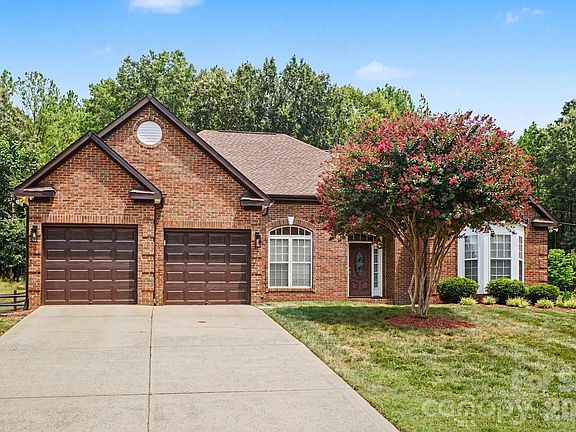 2nd image of 1523 Sweetgum Ln