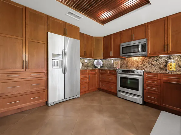 76745 Chrysanthemum Way, Palm Desert, CA 92211