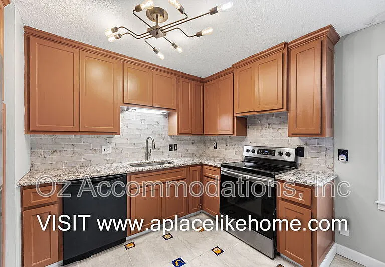 8201 E 110th St — Photo 12