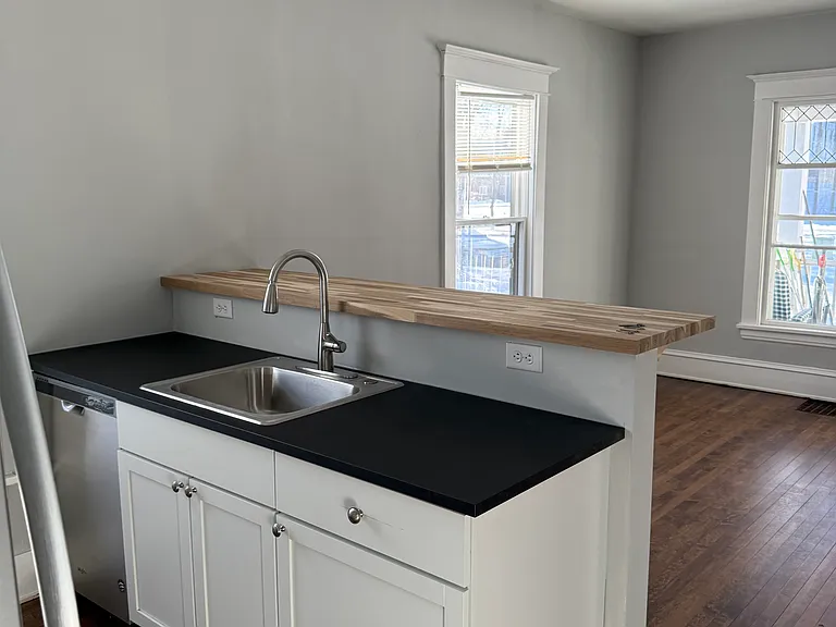 1042 19th Ave SE #1 — Photo 3