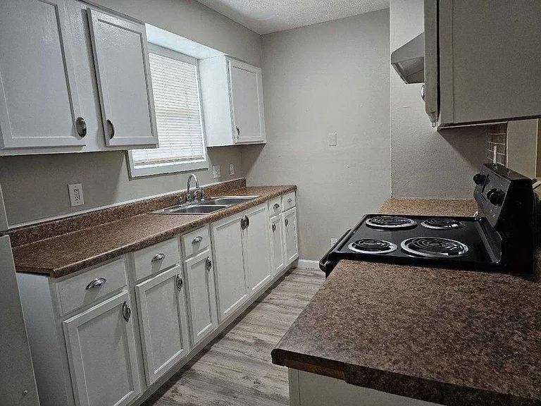 6028 Laurel Hall Dr — Photo 20