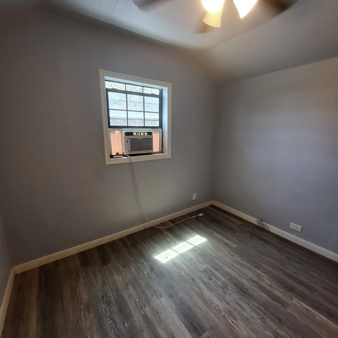 Studio, 1.0 bath, 500 sqft, $650 — Photo 4