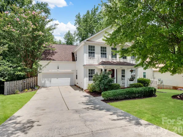 9406 Golden Pond Dr, Charlotte, NC 28269