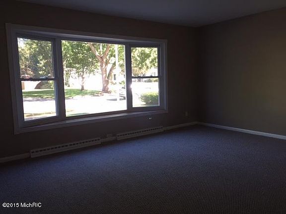 4th image of 1008 E Wilson St