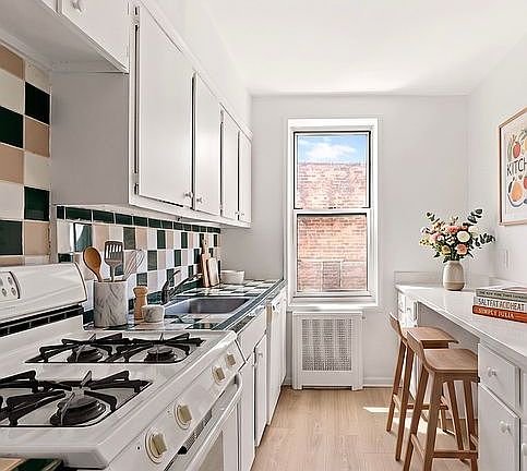 4th image of 310 Beverley Rd APT 4F