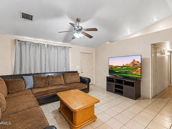 2nd image of 538 W MELROSE Drive