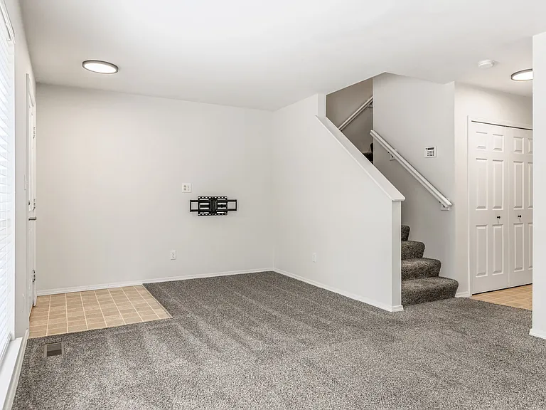 331 Heritage Commons Cir — Photo 3