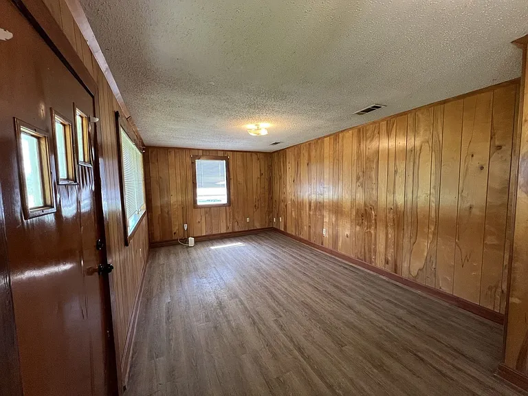 12406 Burgess Ave — Photo 3