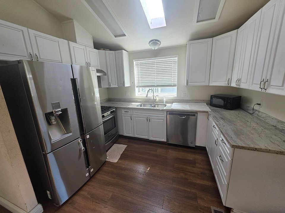 2nd image of 3015 E Bayshore Rd Spc 19