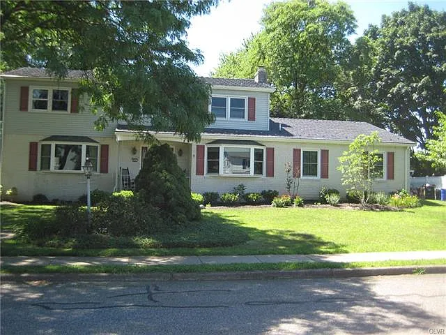 840 Frank Dr photo 1