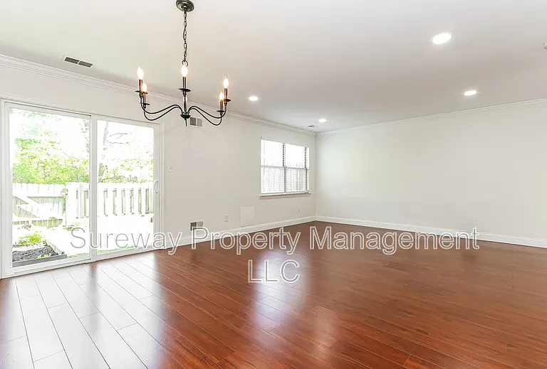2 Salisbury Ct — Photo 6