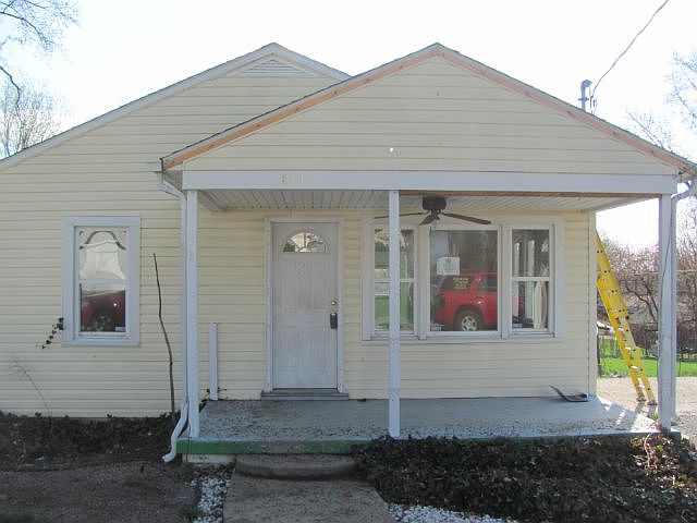 1st image of 811 N Hayes Ave