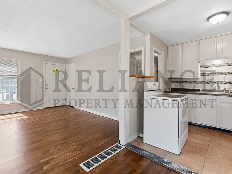 1555 N Northeast Pkwy — Photo 14