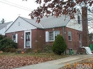 15 Sobro Ave, Valley Stream, NY 11580