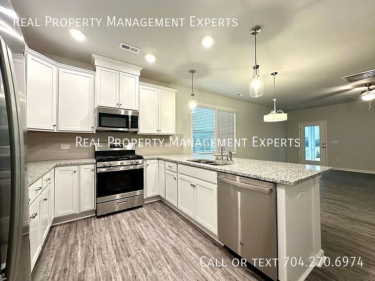 8197 McCormick St — Photo 3