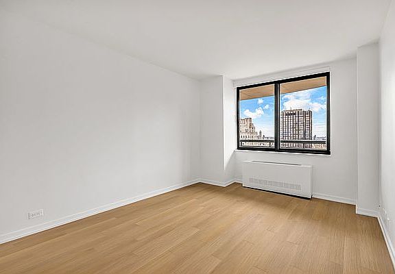 4th image of 124 W 60th St APT 32A