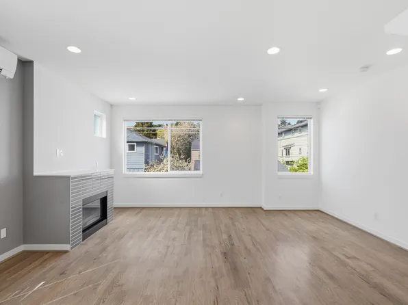 3423 33rd Ave W #B, Seattle, WA 98199